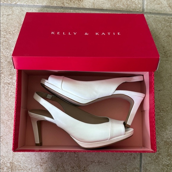 KELLY & KATIE Nerani White Heels size 9.5 - Picture 9 of 10